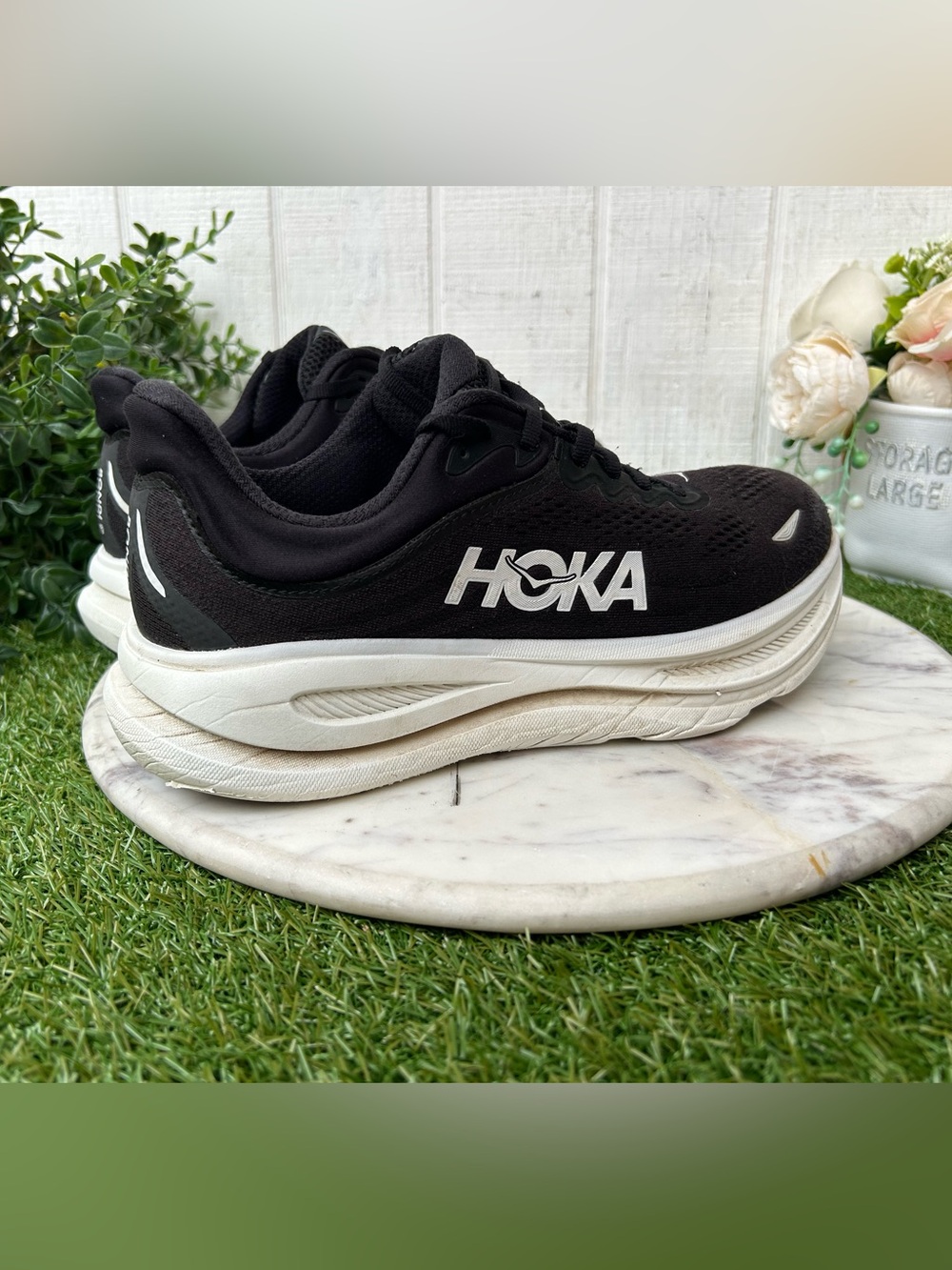 HOKA women EVERYDAY RUNNING
Bondi 9 BLACK/WHITE size  8 preowned 
$ 175 - Picture 9 of 15